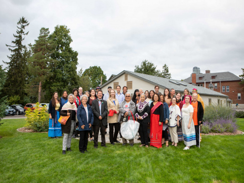 Membres du CREA et de communautés autochtones lors de l’inauguration du Pavillon de cérémonie Mikinàk en septembre 2022.